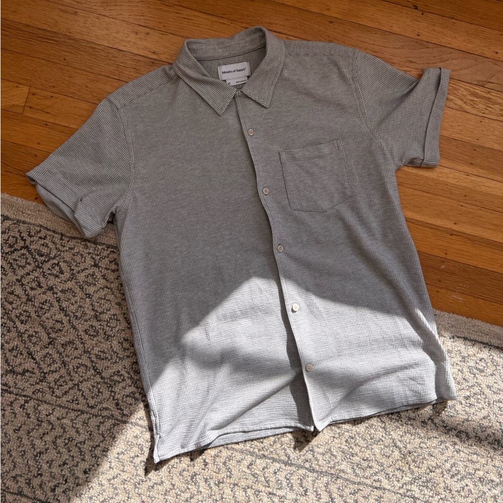 Grey short sleeve button down, size medium, great condition